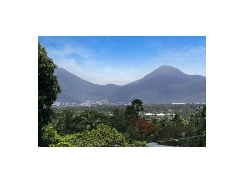 11 Bel-air Drive, Whitfield QLD 4870