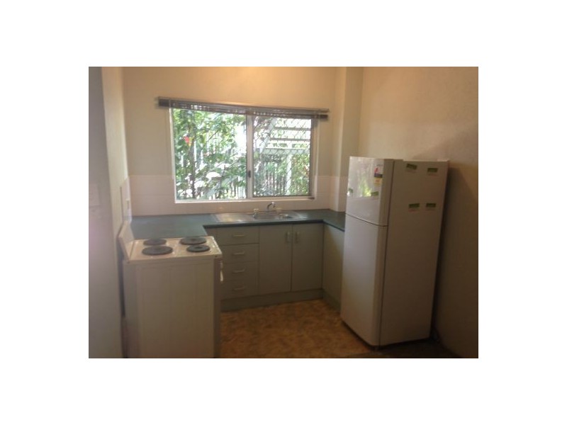 2/346 Mccoombe Street, Mooroobool QLD 4870