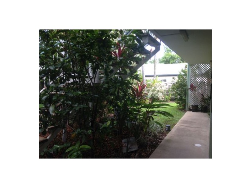 2/346 Mccoombe Street, Mooroobool QLD 4870