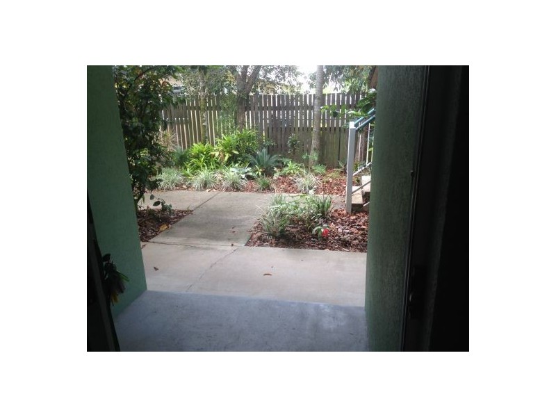 2/346 Mccoombe Street, Mooroobool QLD 4870
