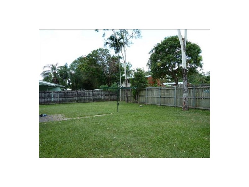 2 Avocado Street, Manoora QLD 4870