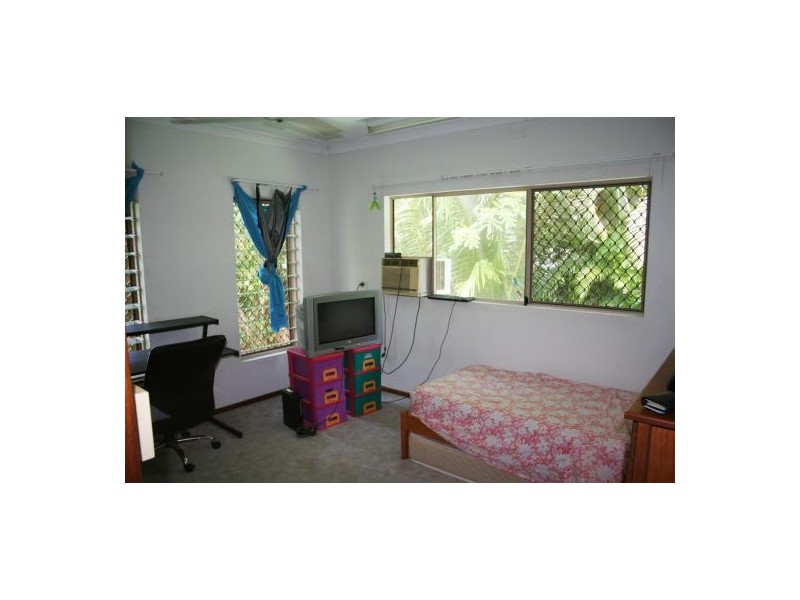 1/82-84 Old Smithfield Road, Freshwater QLD 4870