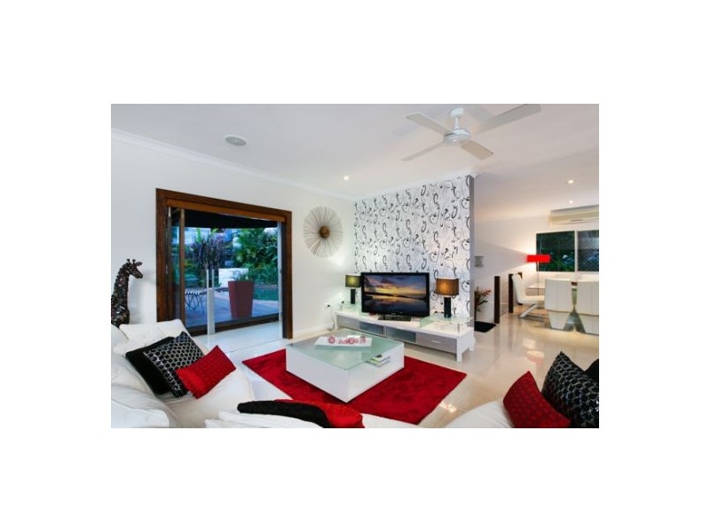 102 Nolan Street, Whitfield QLD 4870