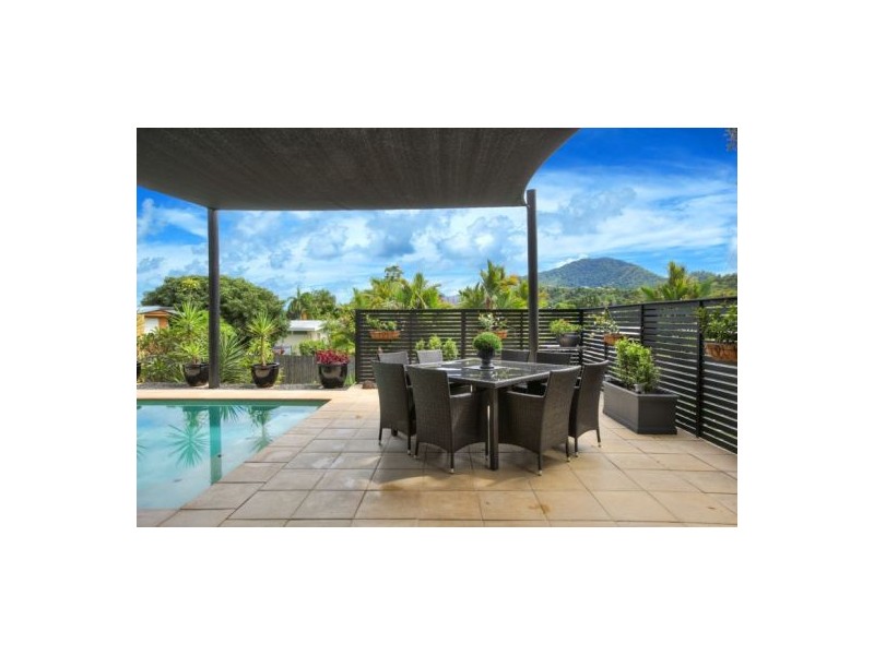 15 Sommerville Crescent, Whitfield QLD 4870