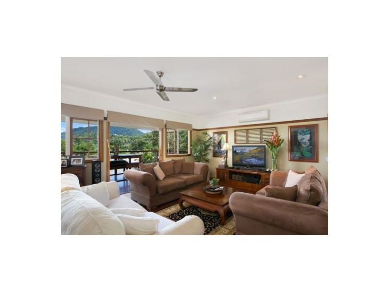 15 Sommerville Crescent, Whitfield QLD 4870