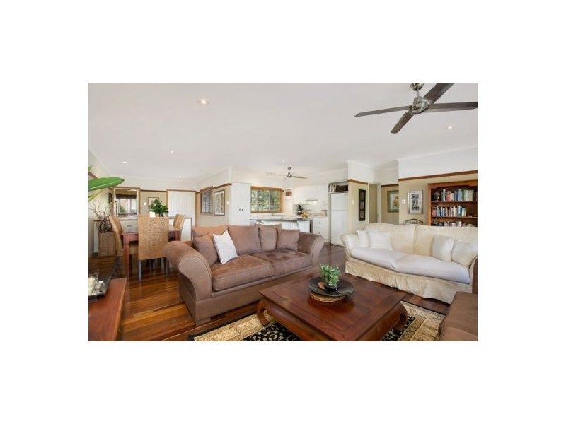 15 Sommerville Crescent, Whitfield QLD 4870