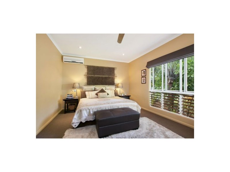 15 Sommerville Crescent, Whitfield QLD 4870