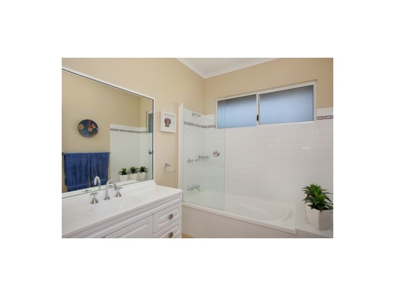 15 Sommerville Crescent, Whitfield QLD 4870