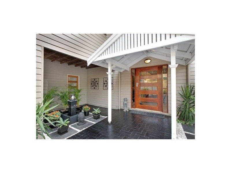 15 Sommerville Crescent, Whitfield QLD 4870