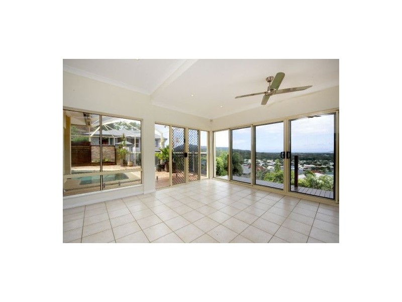 5 Hussar Close, Kanimbla QLD 4870