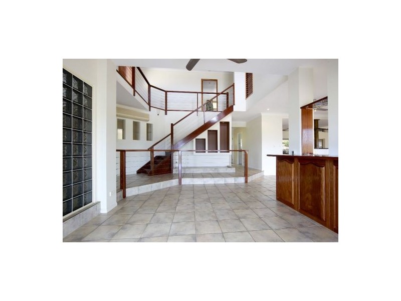 5 Hussar Close, Kanimbla QLD 4870