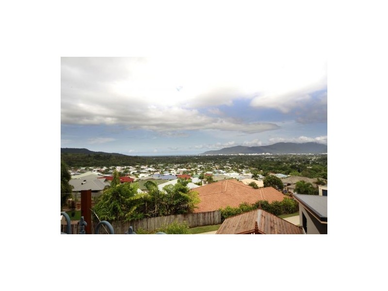 5 Hussar Close, Kanimbla QLD 4870