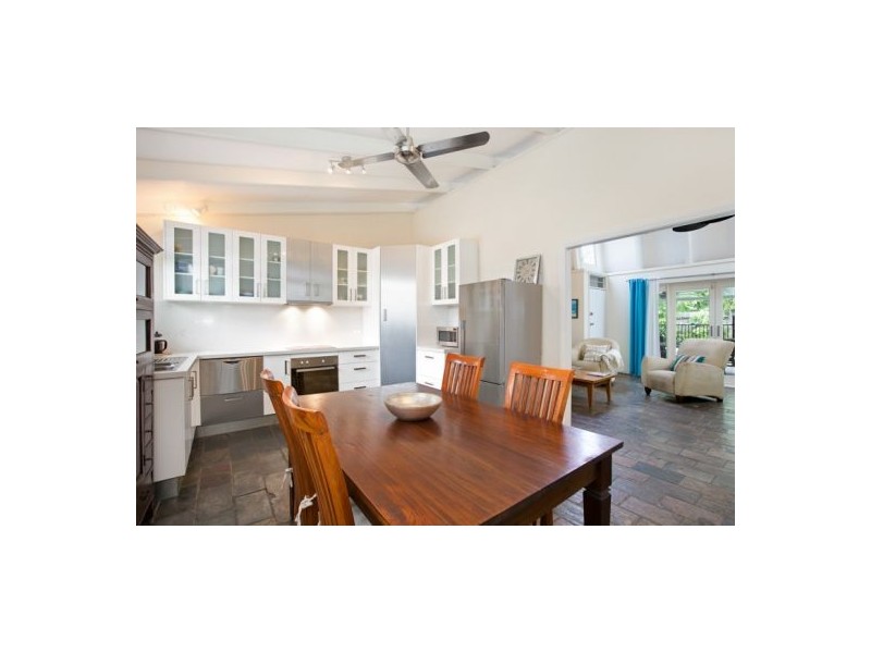 17-19 Tamarind Street, Holloways Beach QLD 4878