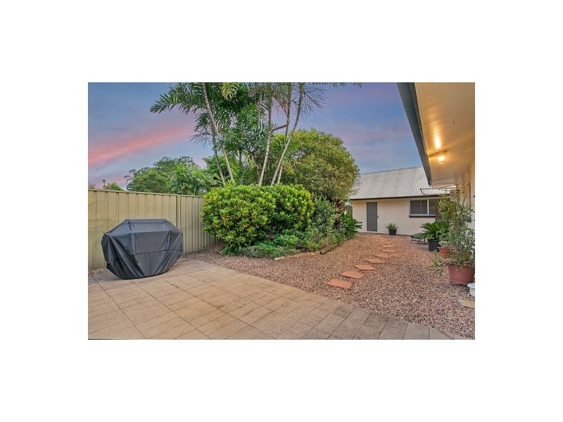 2/330-332 Mayers Street, Edge Hill QLD 4870