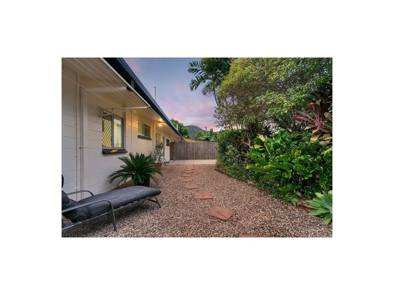 2/330-332 Mayers Street, Edge Hill QLD 4870