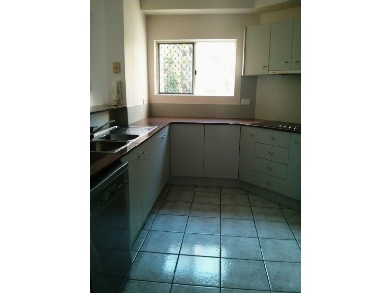 8/25 Digger St, Cairns North QLD 4870