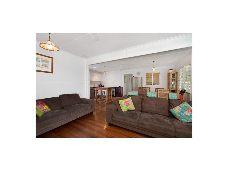 61 Dalton St, Westcourt QLD 4870