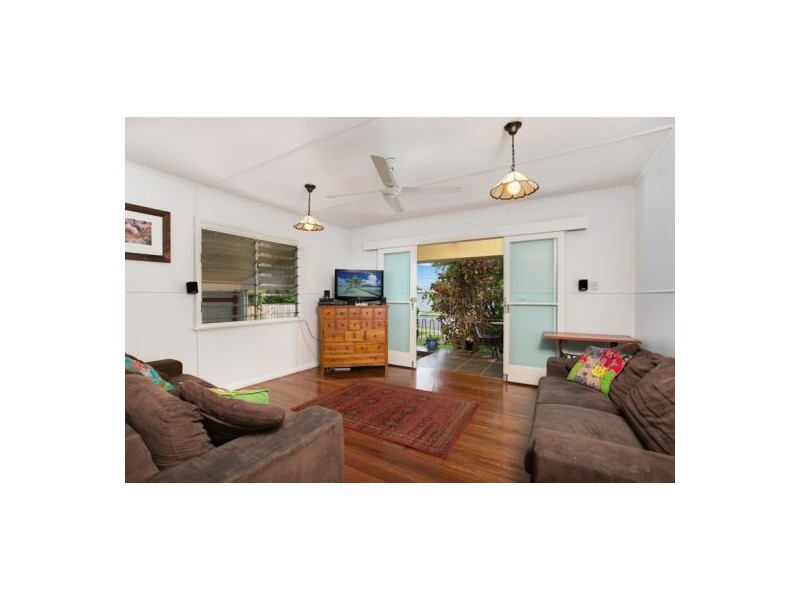 61 Dalton St, Westcourt QLD 4870