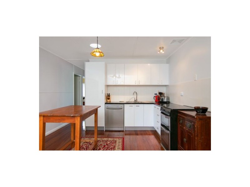 61 Dalton St, Westcourt QLD 4870