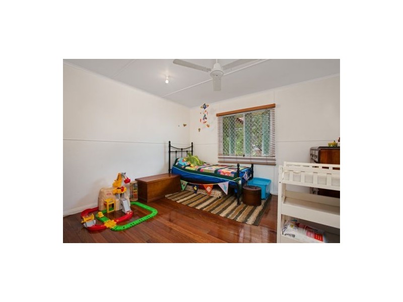 61 Dalton St, Westcourt QLD 4870