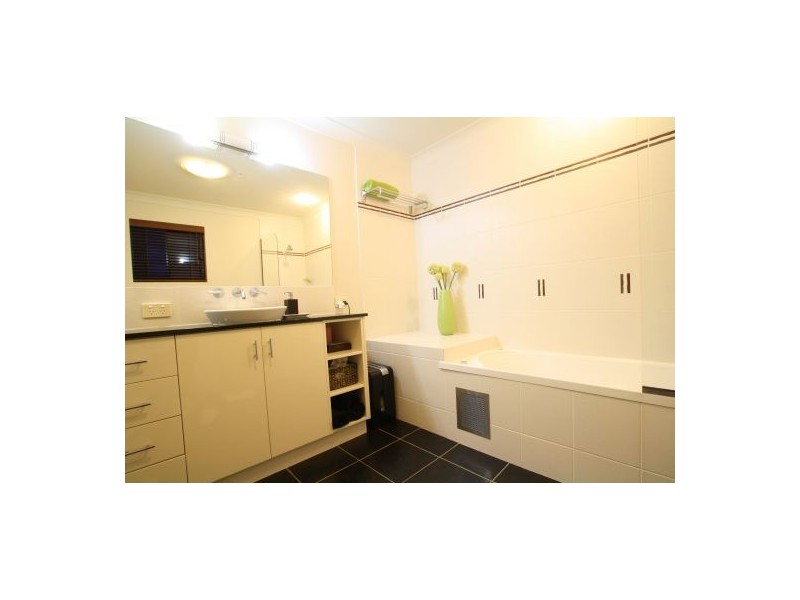 904/27 Wharf Street, Cairns City QLD 4870