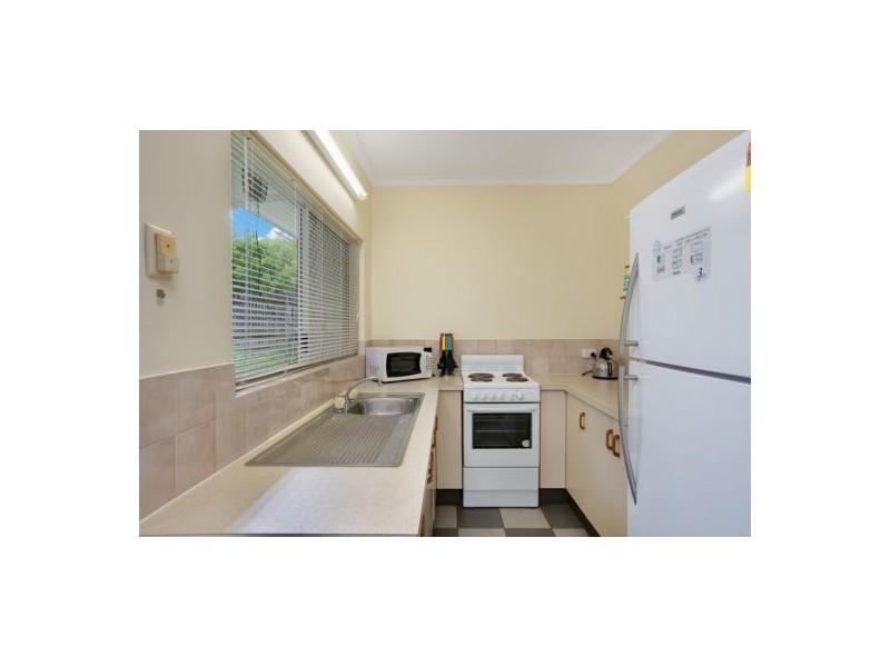 2/7-9 Nesbit Street, Whitfield QLD 4870