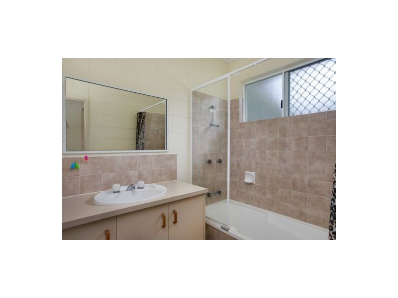 2/7-9 Nesbit Street, Whitfield QLD 4870