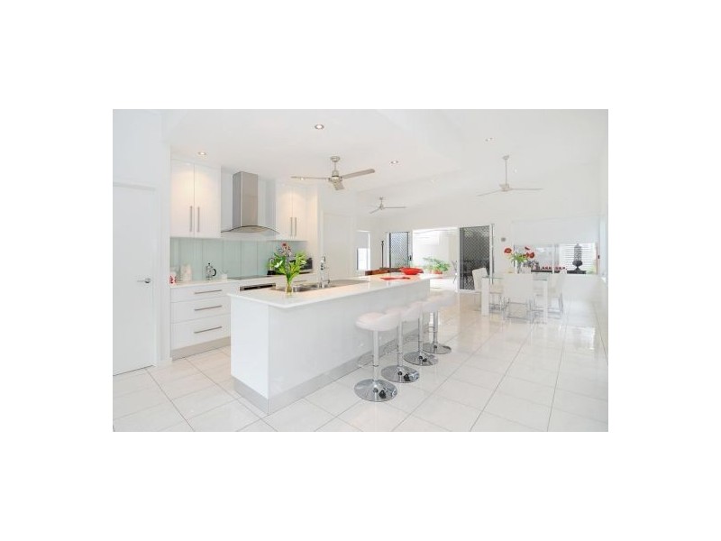 2 Carmelo Close, Whitfield QLD 4870
