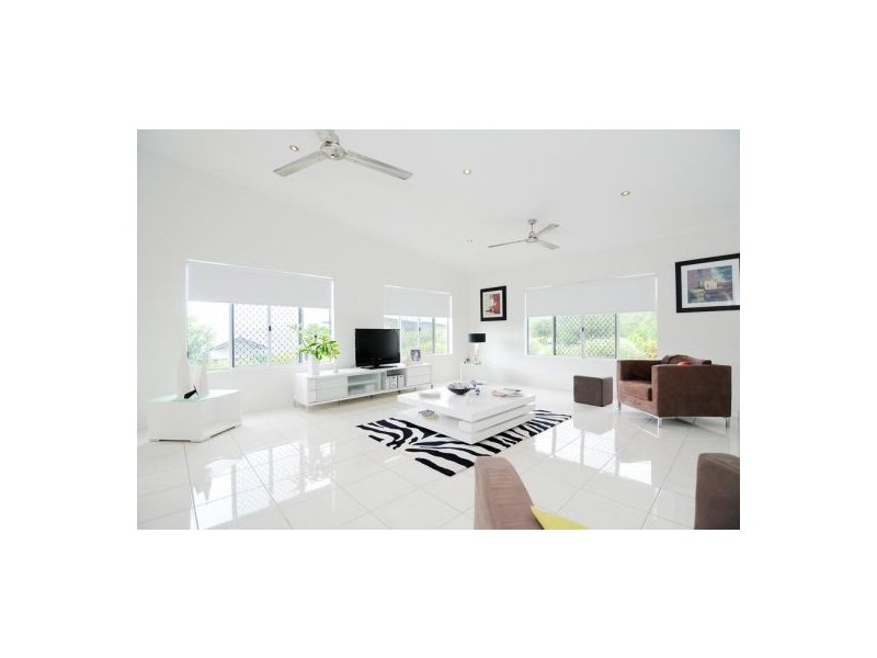 2 Carmelo Close, Whitfield QLD 4870