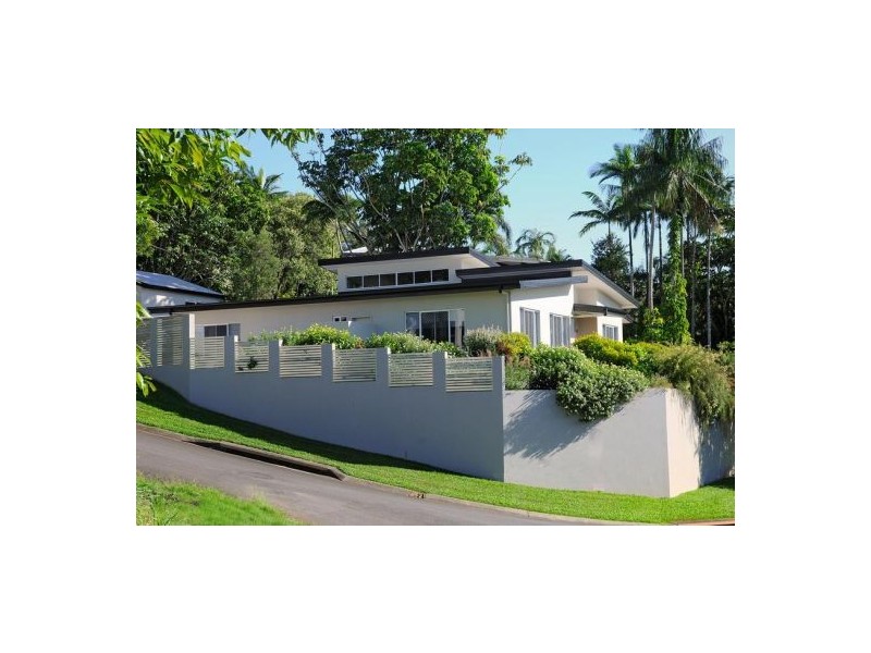 2 Carmelo Close, Whitfield QLD 4870