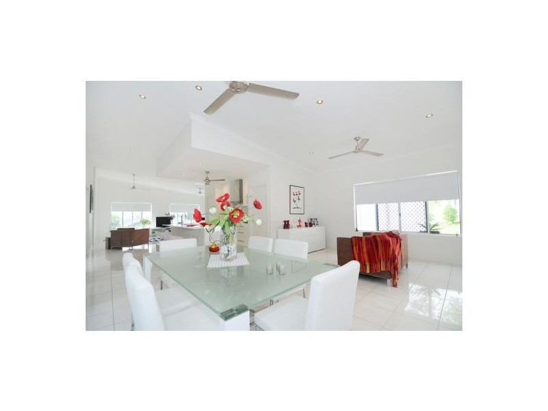 2 Carmelo Close, Whitfield QLD 4870