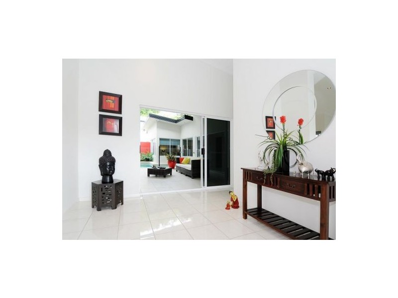 2 Carmelo Close, Whitfield QLD 4870