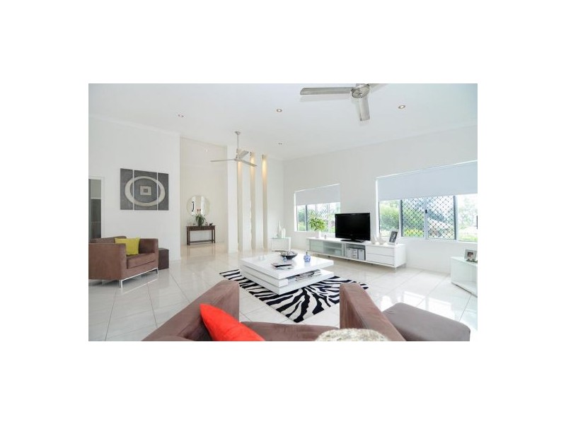 2 Carmelo Close, Whitfield QLD 4870