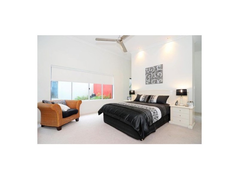 2 Carmelo Close, Whitfield QLD 4870