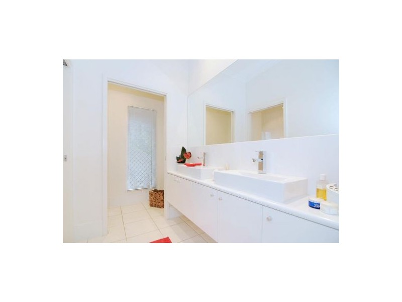2 Carmelo Close, Whitfield QLD 4870