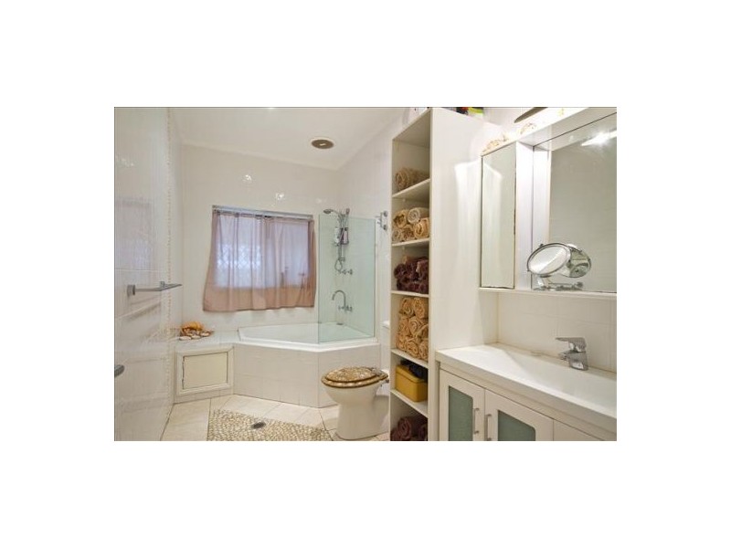 236 Aumuller Street, Westcourt QLD 4870