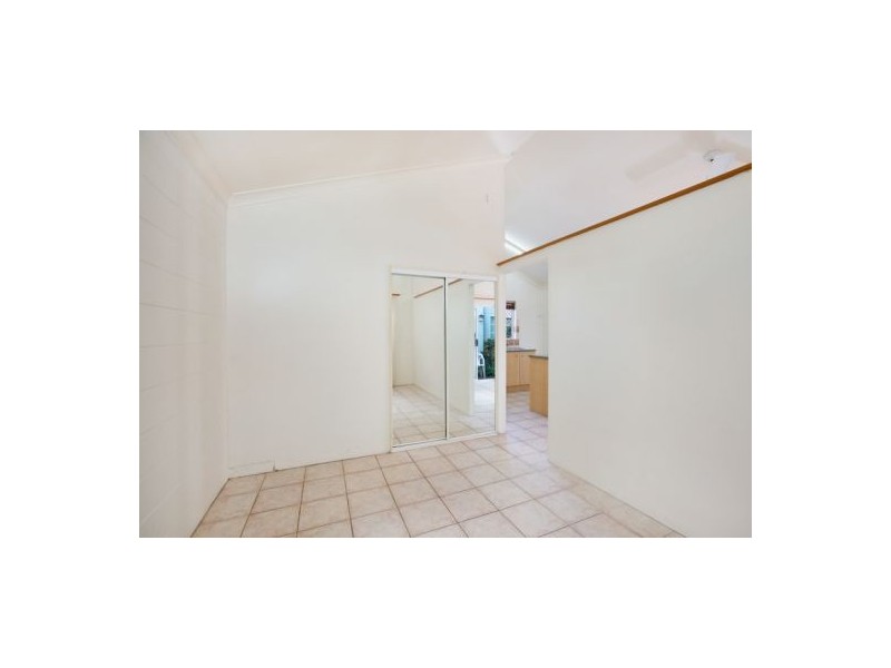 5/485 Mccoombe Street, Mooroobool QLD 4870