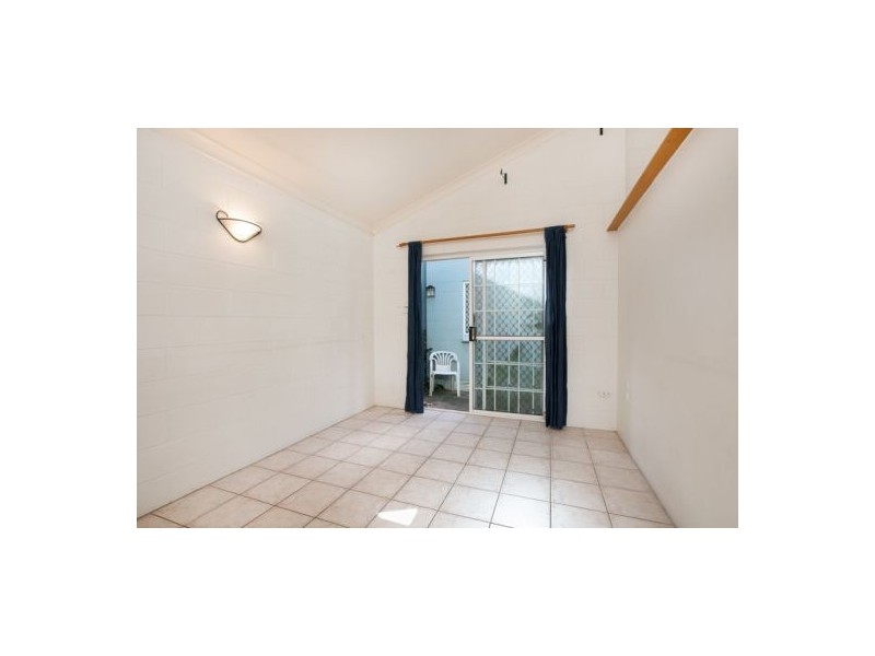 5/485 Mccoombe Street, Mooroobool QLD 4870