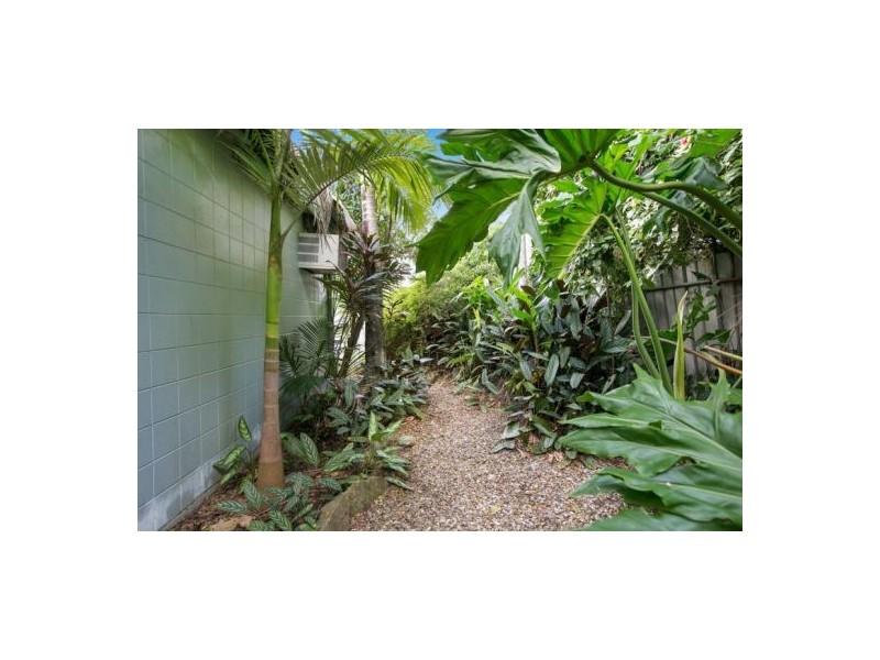 5/485 Mccoombe Street, Mooroobool QLD 4870