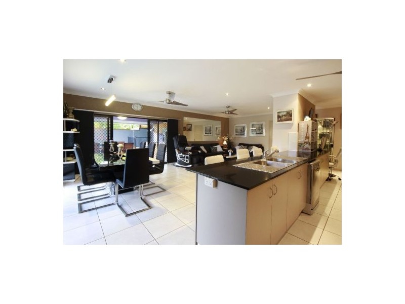 6 Edge Cl, Kewarra Beach QLD 4879