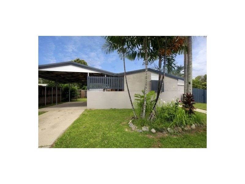 7 Shang Street, Mooroobool QLD 4870