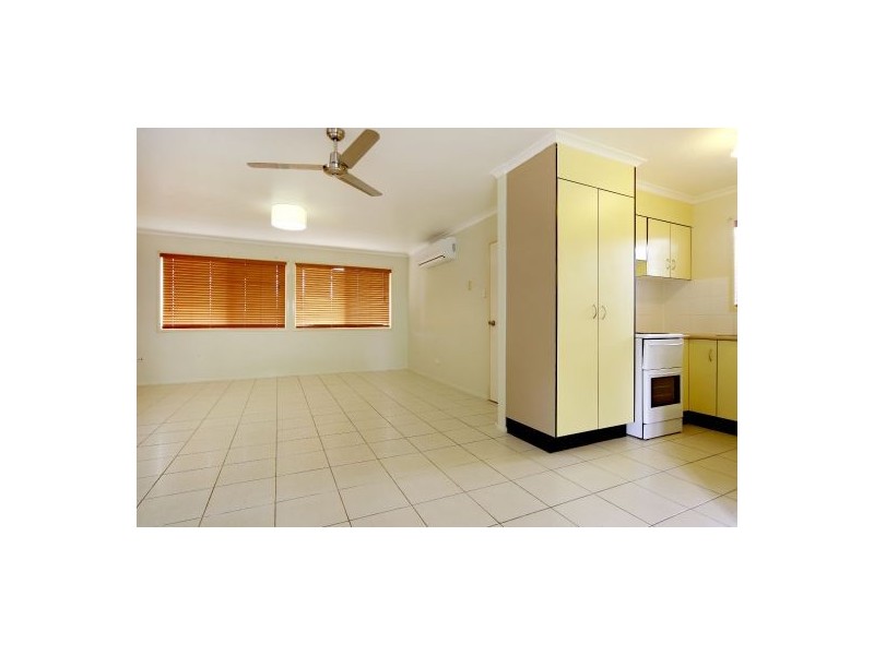 7 Shang Street, Mooroobool QLD 4870