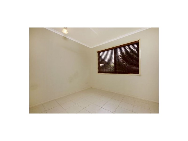 7 Shang Street, Mooroobool QLD 4870