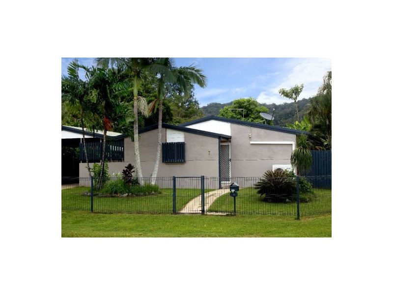 7 Shang Street, Mooroobool QLD 4870