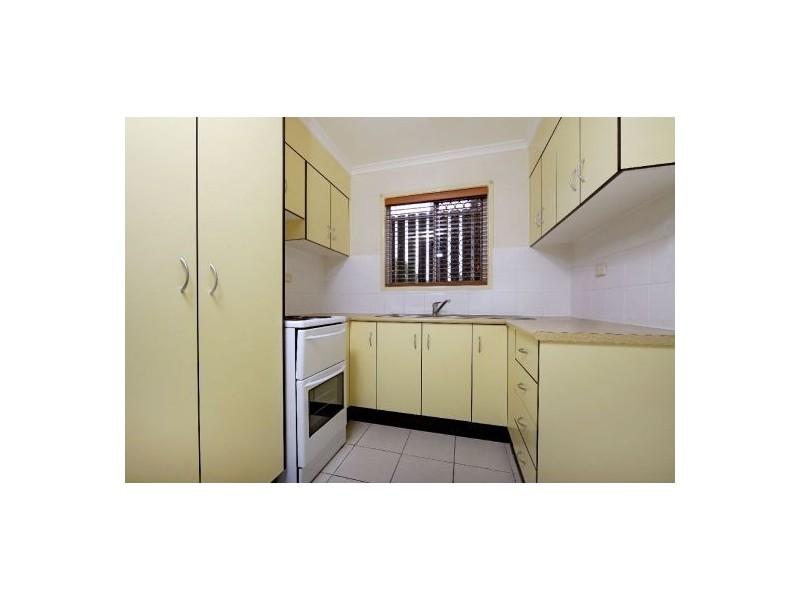 7 Shang Street, Mooroobool QLD 4870