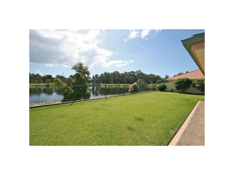 70 Riversdale Blvd, Banora Point NSW 2486