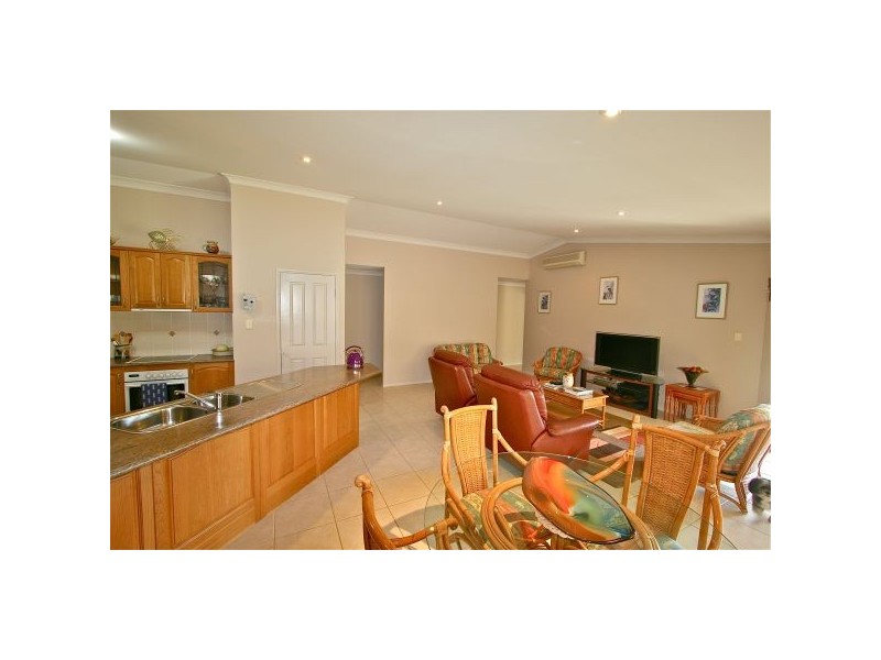 70 Riversdale Blvd, Banora Point NSW 2486