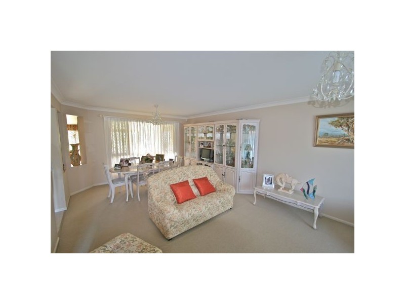 70 Riversdale Blvd, Banora Point NSW 2486