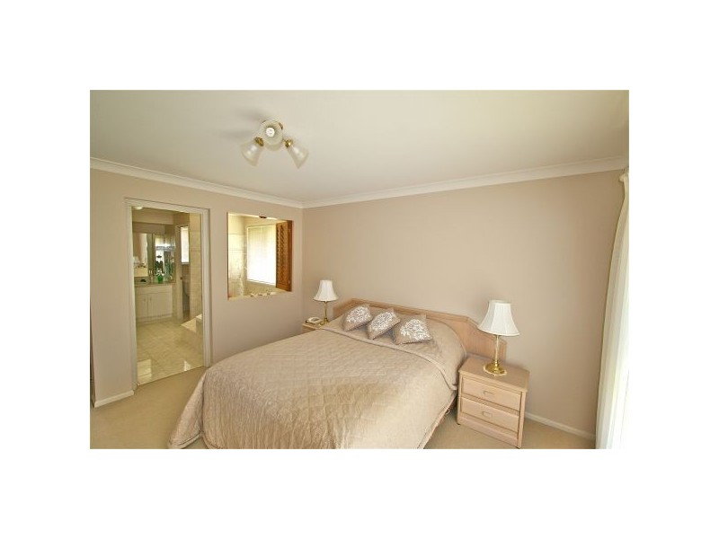 70 Riversdale Blvd, Banora Point NSW 2486