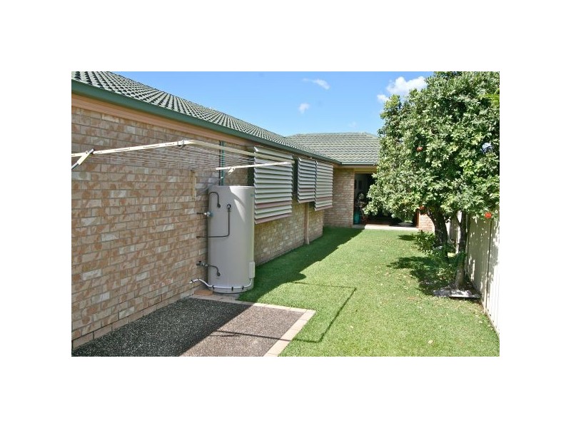 70 Riversdale Blvd, Banora Point NSW 2486